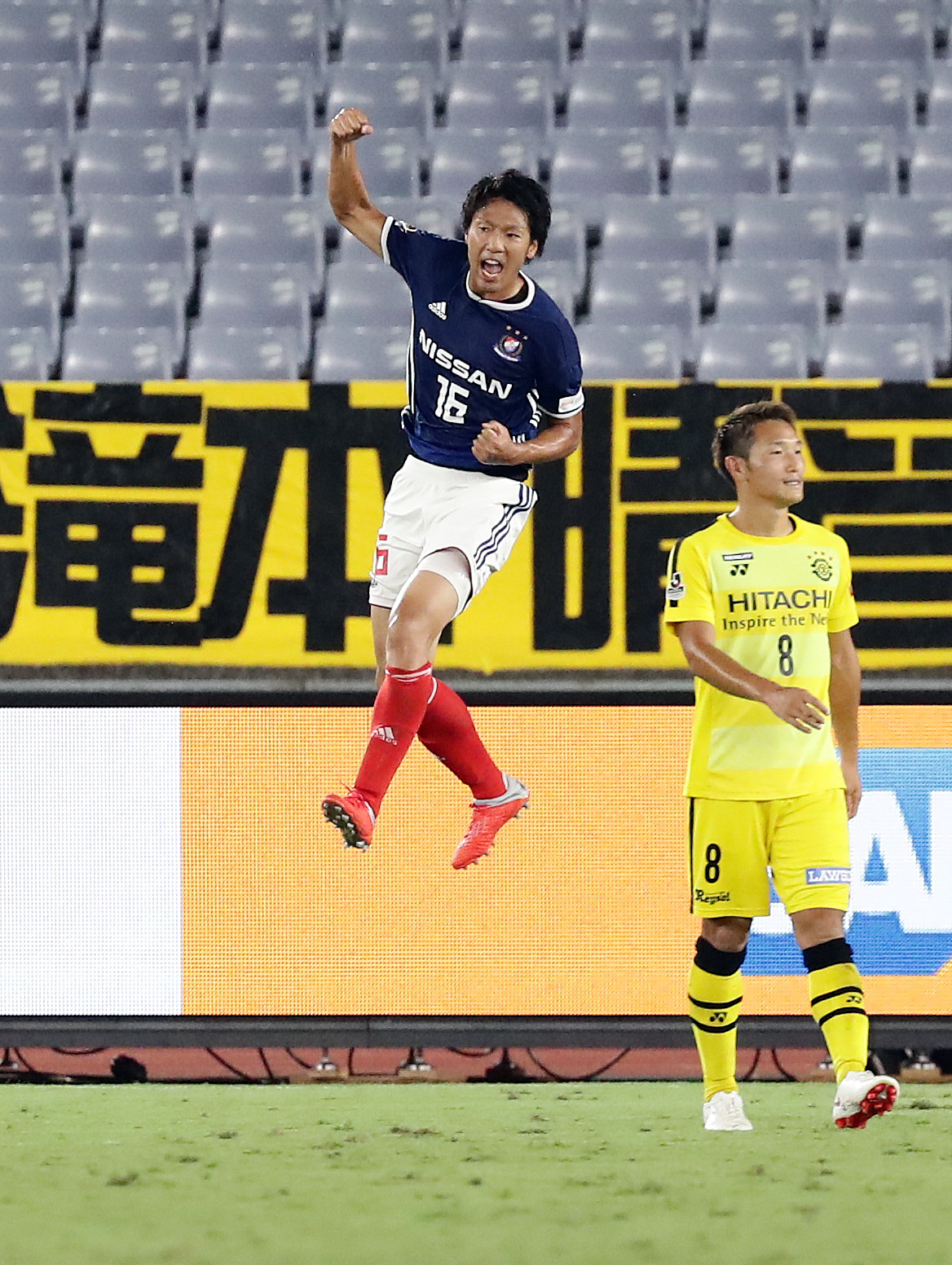 横浜時代に先制ゴールを決め伊藤は大ジャンプ（2018年9月1日撮影）