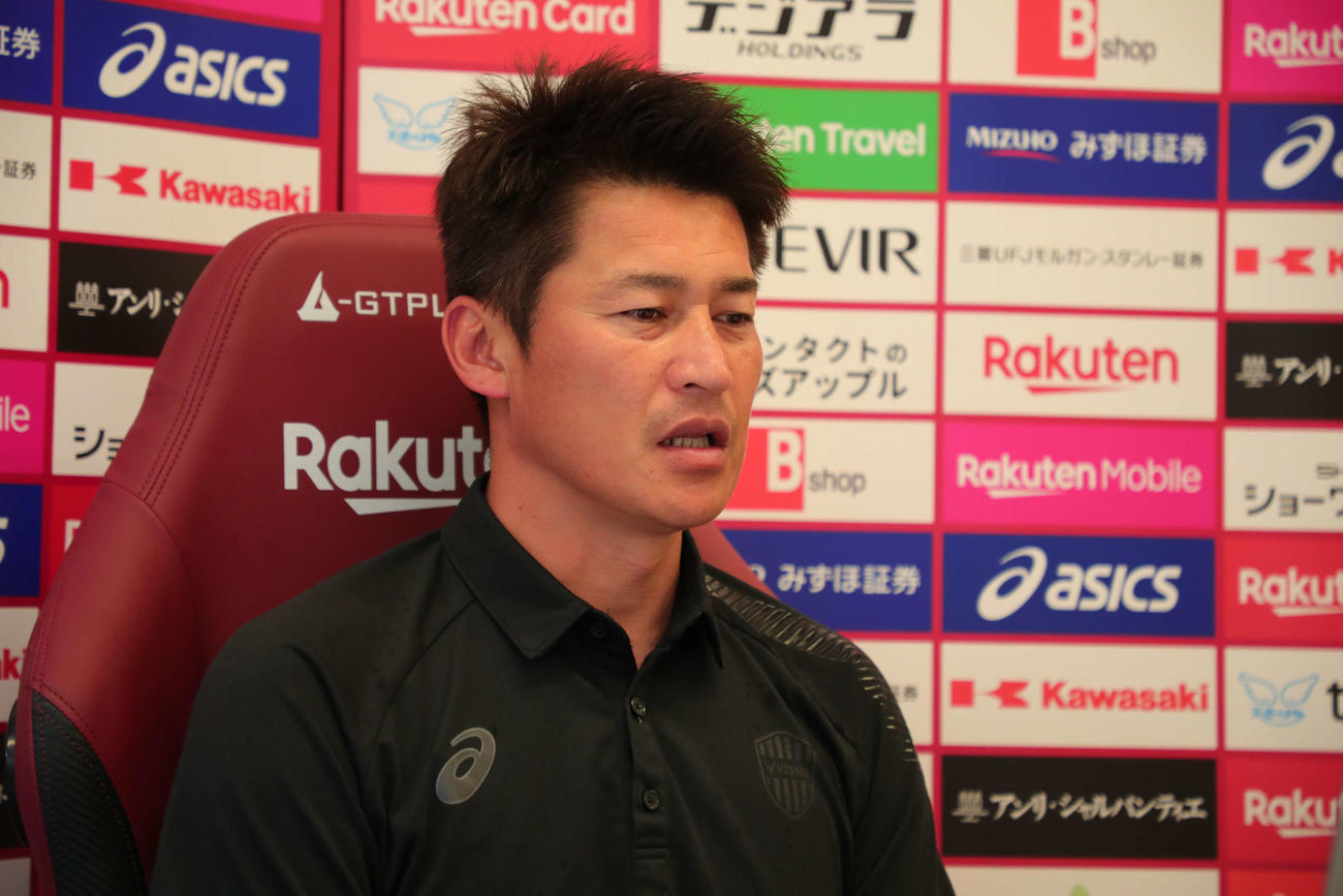5月19日のオンライン取材に対応する神戸・吉田孝行監督（C）VISSEL KOBE