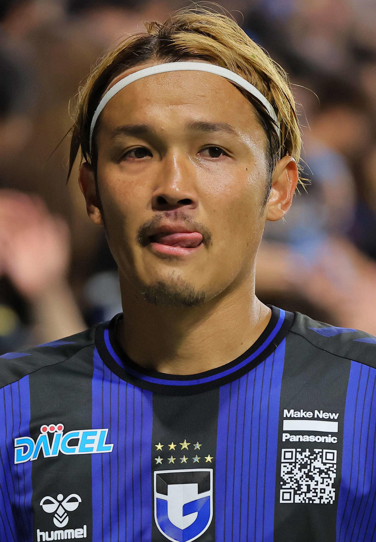 サポーターとの話し合いの後、目に涙をためるG大阪宇佐美（撮影・上田博志）