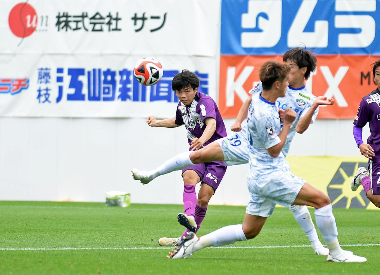 前半、先制点を決める藤枝榎本