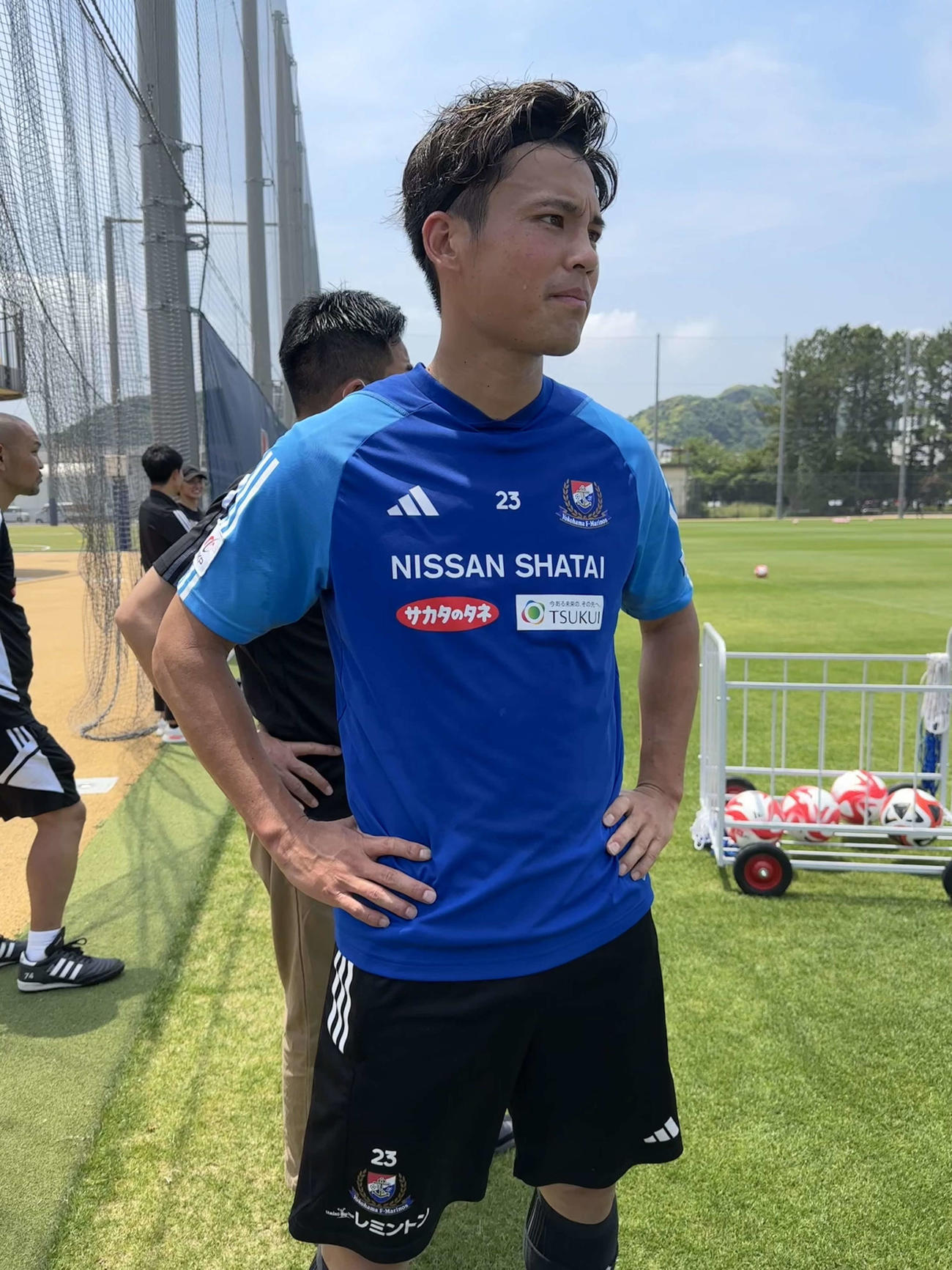 練習後に取材に対応する横浜FW宮市