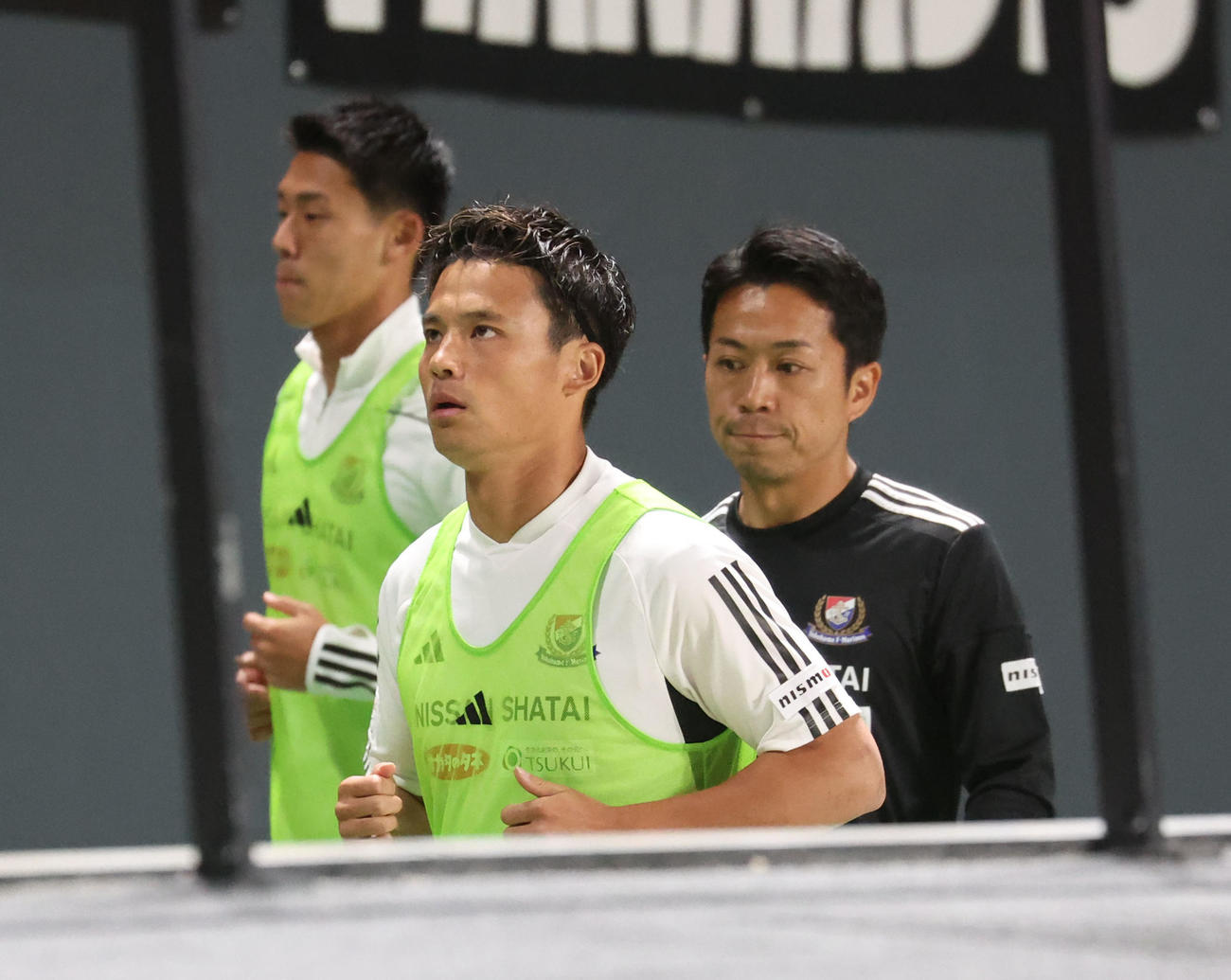 札幌対横浜　試合前、真剣な表情でアップをする横浜宮市（撮影・佐藤翔太）