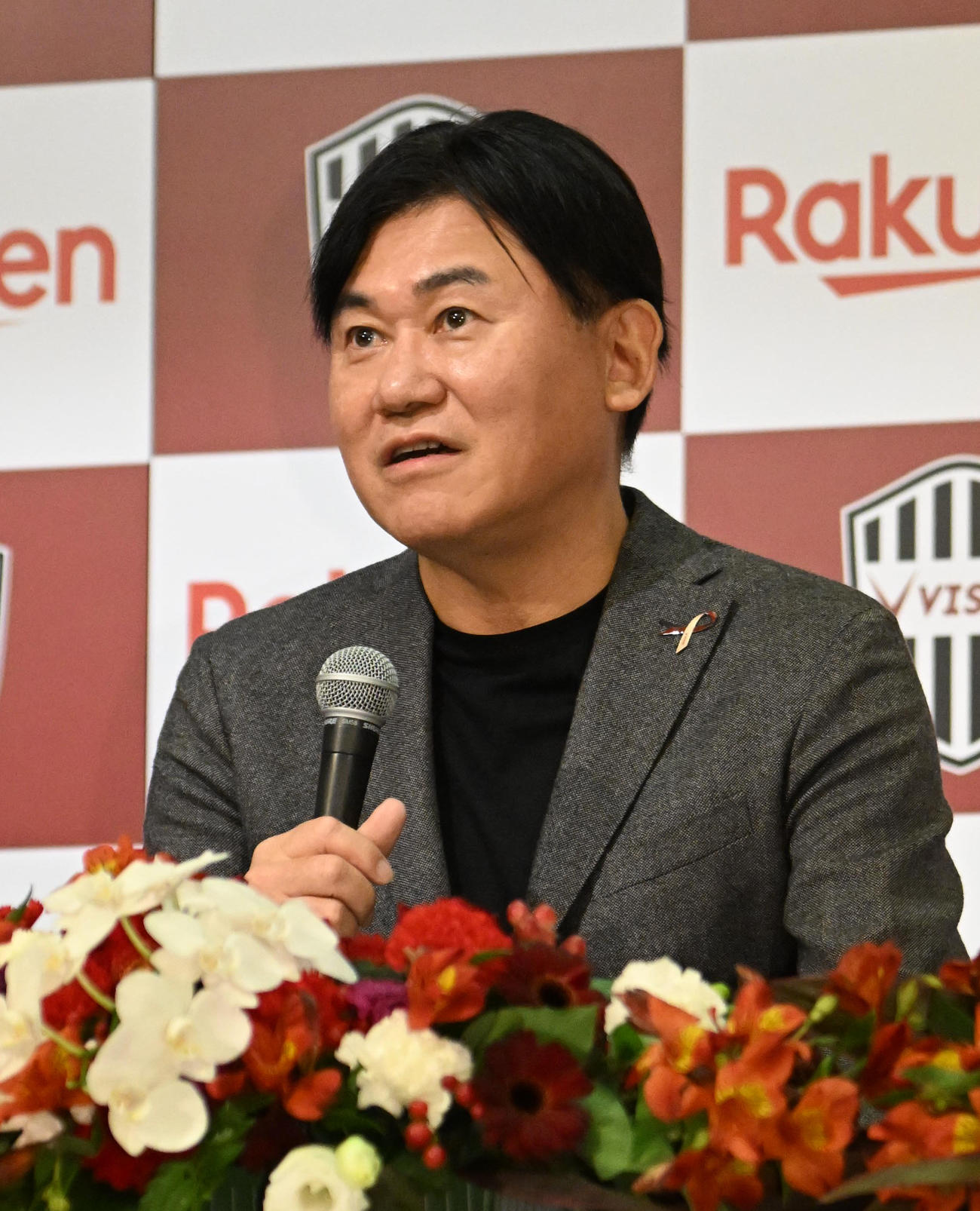 会見をする楽天ヴィッセル神戸代表取締役会長三木谷浩史氏（撮影・石井愛子）