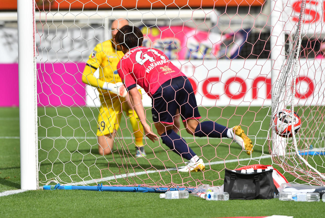 C大阪対横浜FC　後半、追加点を決めるC大阪中原（撮影・清水貴仁）