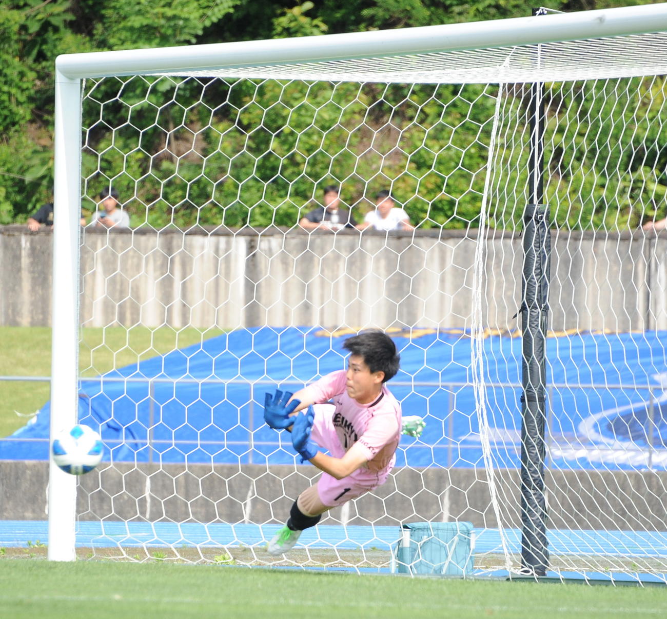 PK戦、先攻・日本文理5人目のキックを止める帝京長岡・小林