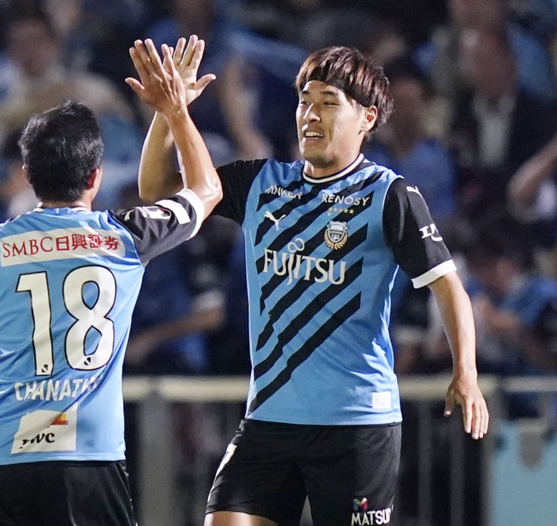 川崎―栃木シティ　前半、先制ゴールを決め、喜ぶ川崎・遠野（共同）