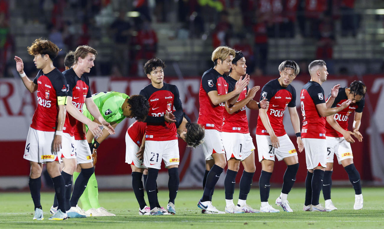関大に勝利した浦和イレブン（共同）