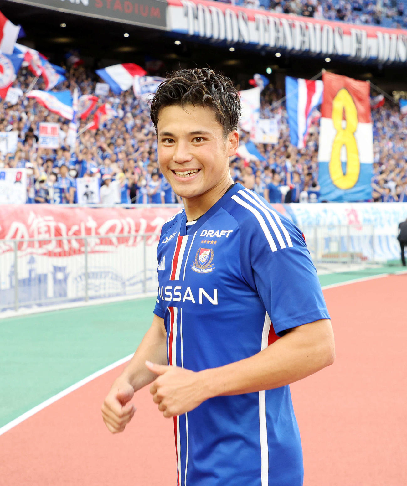 横浜対柏　勝利し笑顔を見せる横浜宮市（撮影・鈴木正人）
