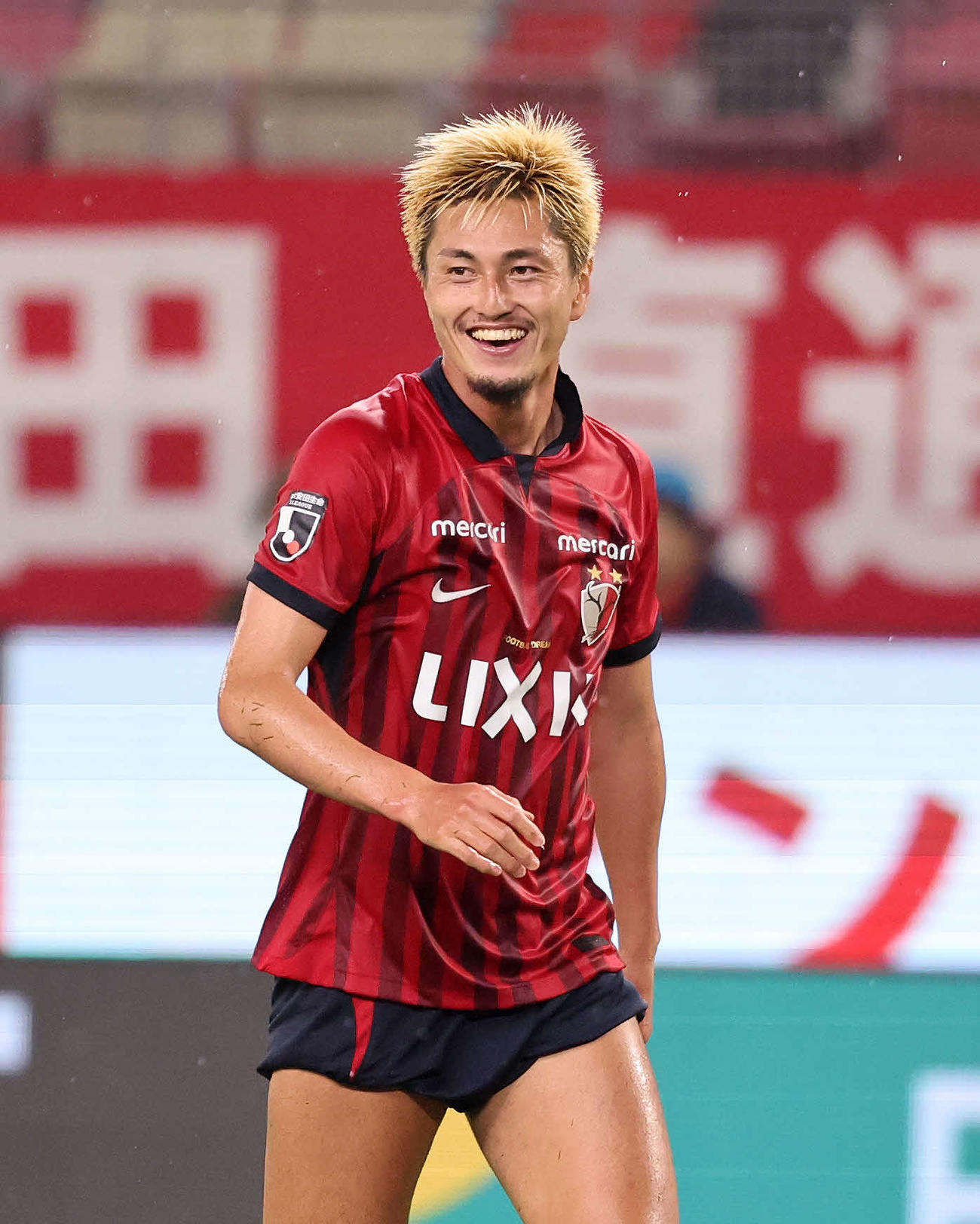 鹿島対湘南　勝利し笑顔を見せる鹿島鈴木（撮影・鈴木正人）