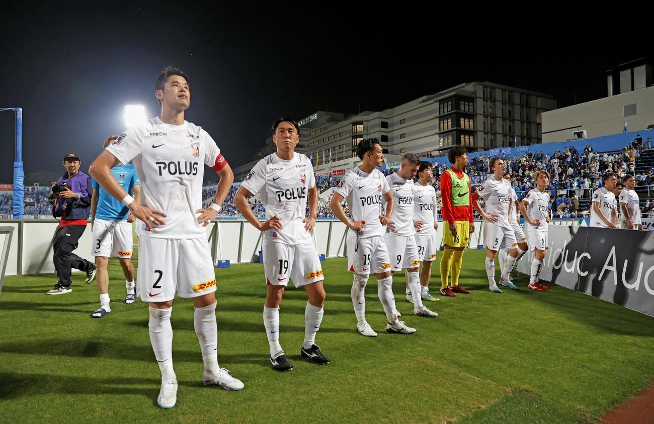 横浜FCと引き分けた浦和イレブン（共同）