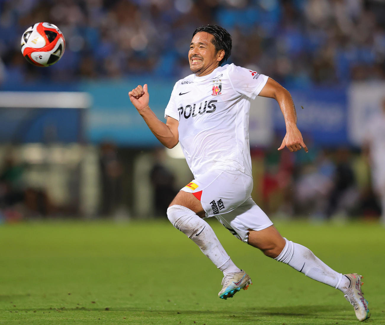横浜FC対浦和　後半、ボールを追う浦和興梠（撮影・野上伸悟）