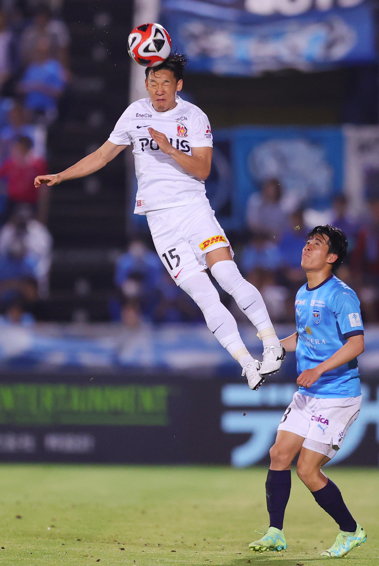 横浜FC対浦和　後半、ヘディングする浦和明本（撮影・野上伸悟）