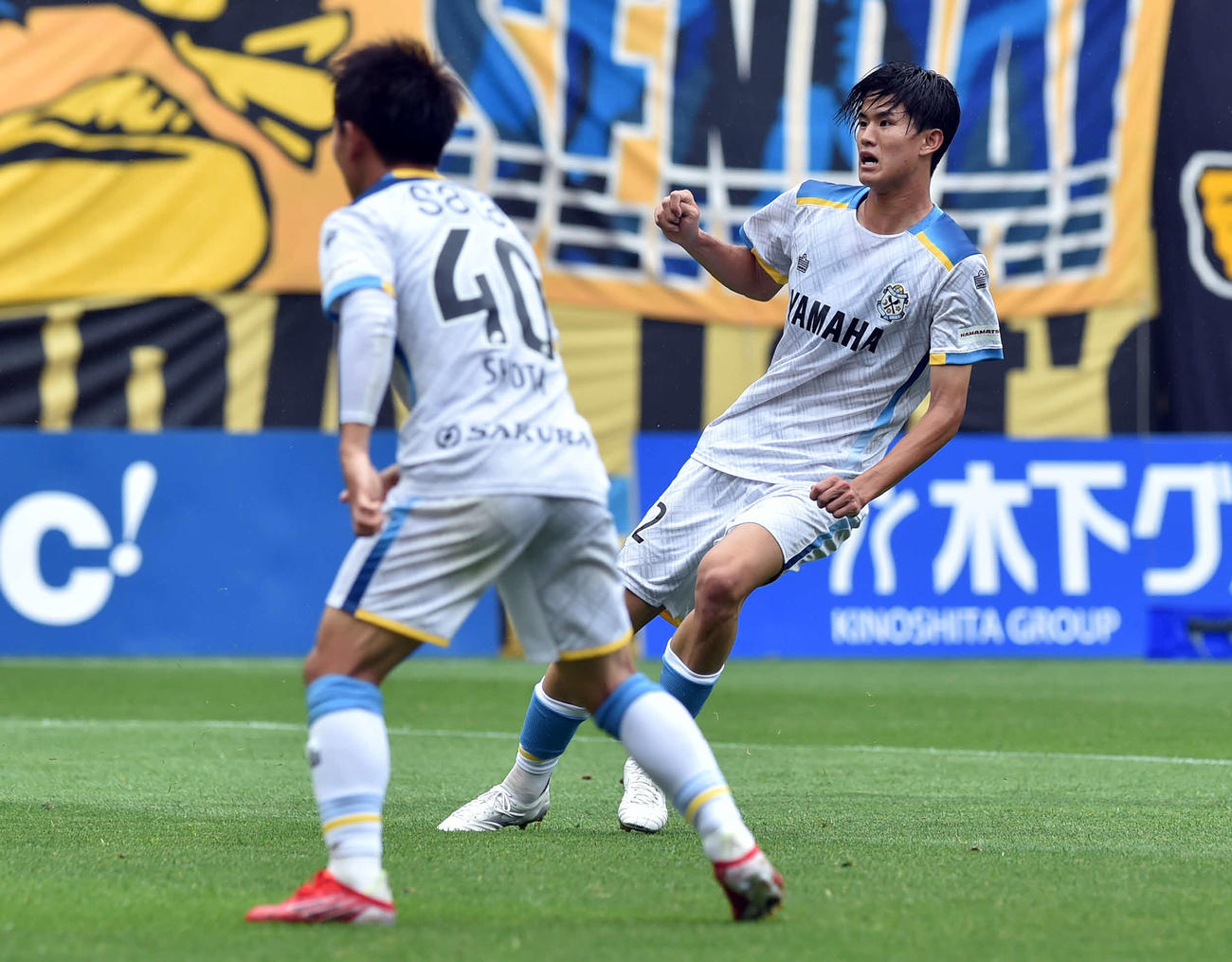 仙台対磐田　後半、3点目のゴールを決めた磐田後藤（右）（撮影・相沢孔志）