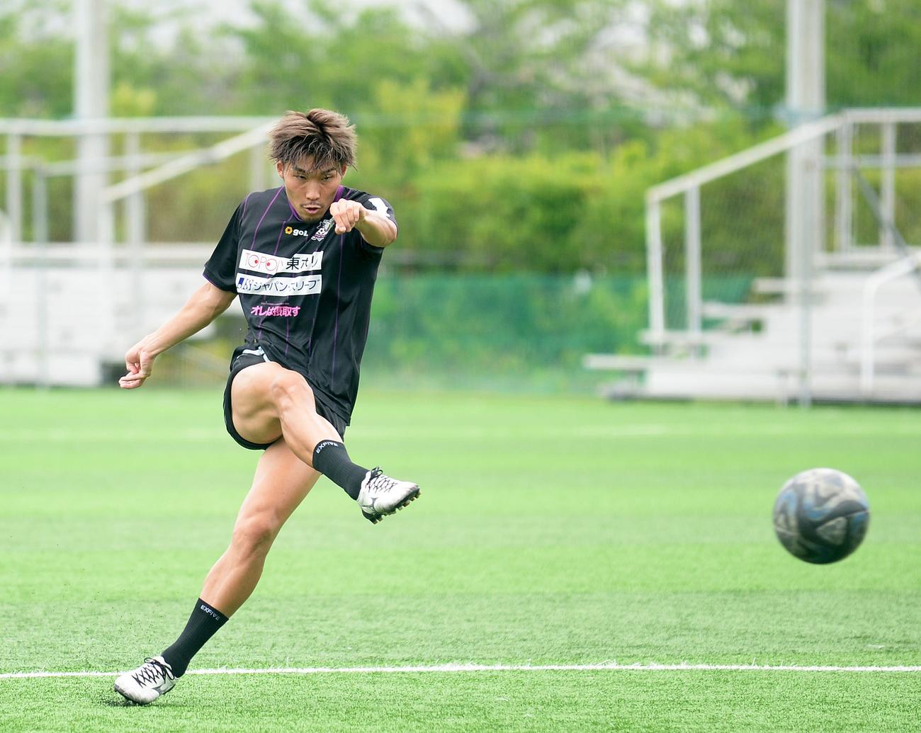 シュート練習に励む藤枝渡辺