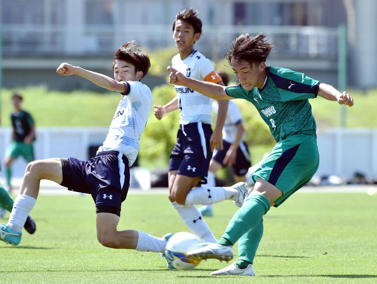 後半、先制ゴールを決める遠野・照井