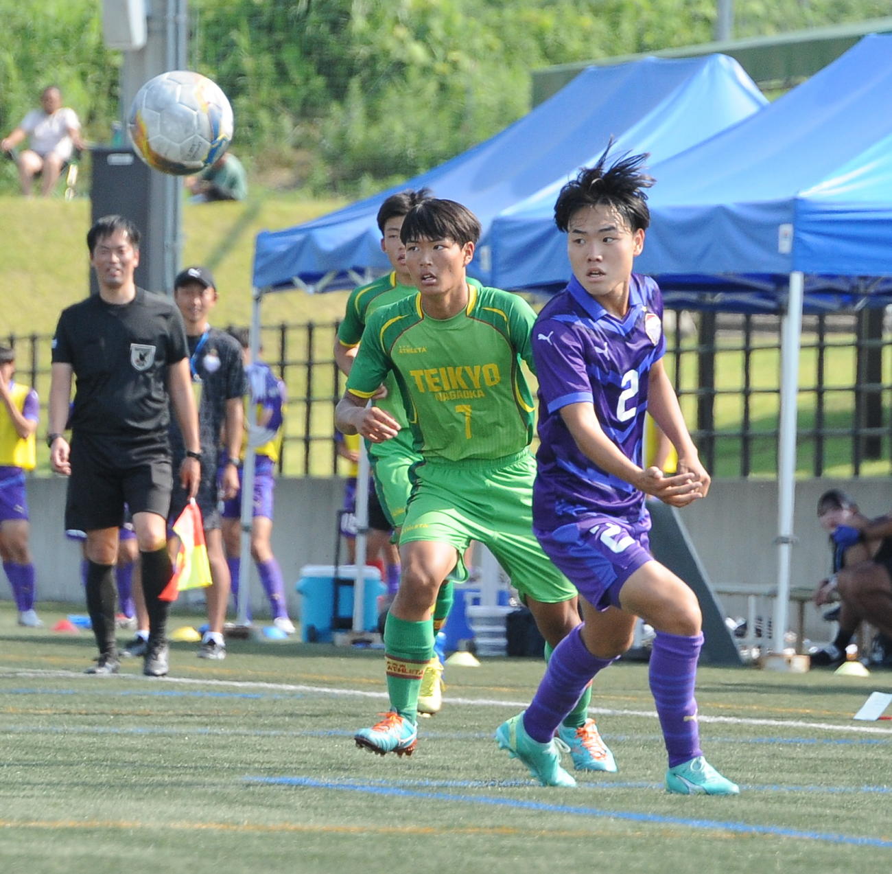 1得点2アシストで帝京長岡を連覇に導いた山村（中央）