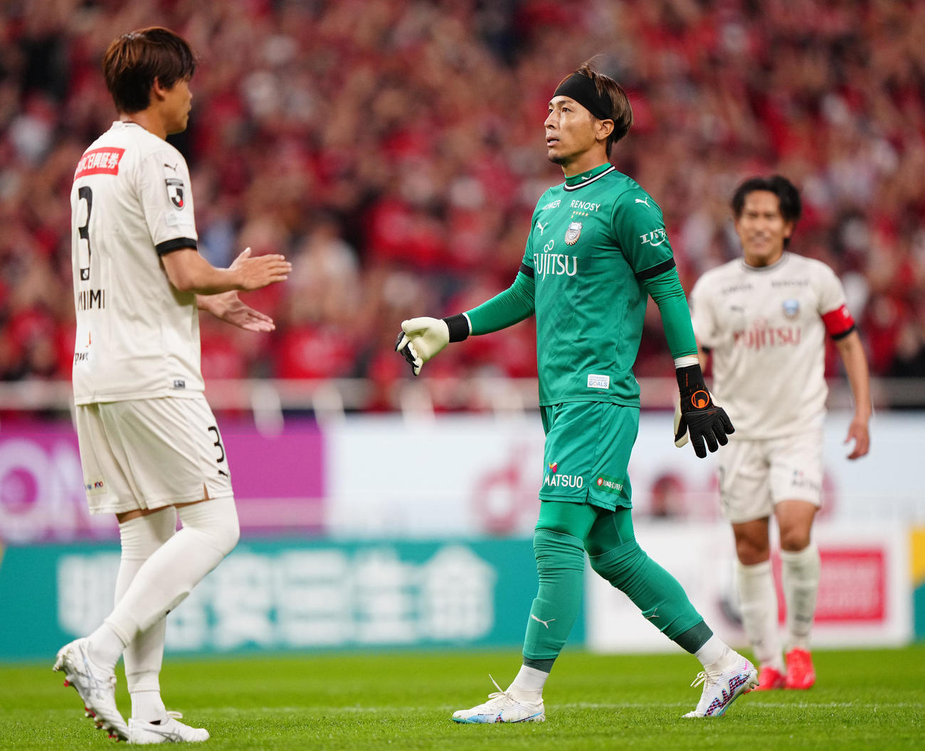 浦和対川崎F　後半、浦和関根に先制ゴールを決められ、厳しい表情の川崎F・GK上福元（撮影・江口和貴）