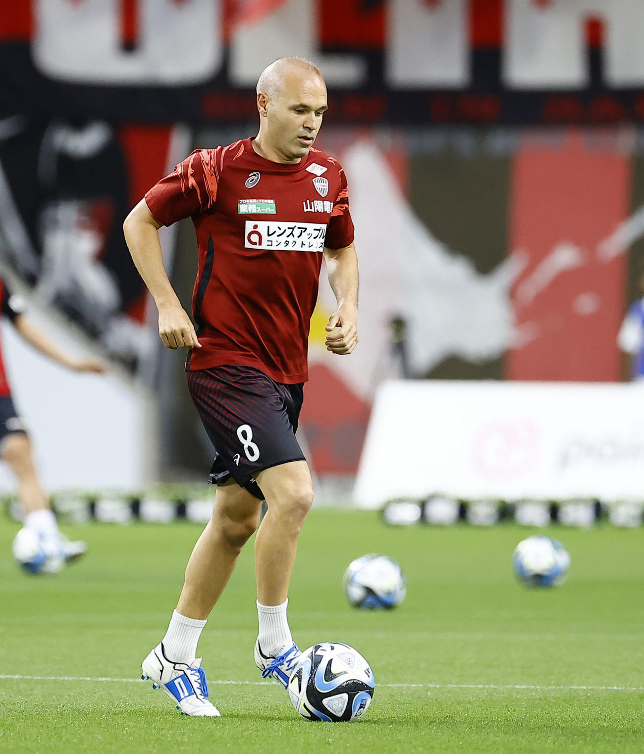 J1神戸対札幌　アップを始める神戸イニエスタ（撮影・藤尾明華）