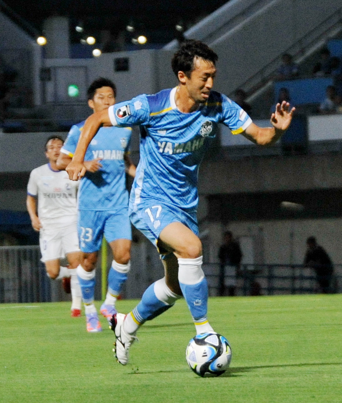 同点ゴールを決めた磐田MF鈴木雄