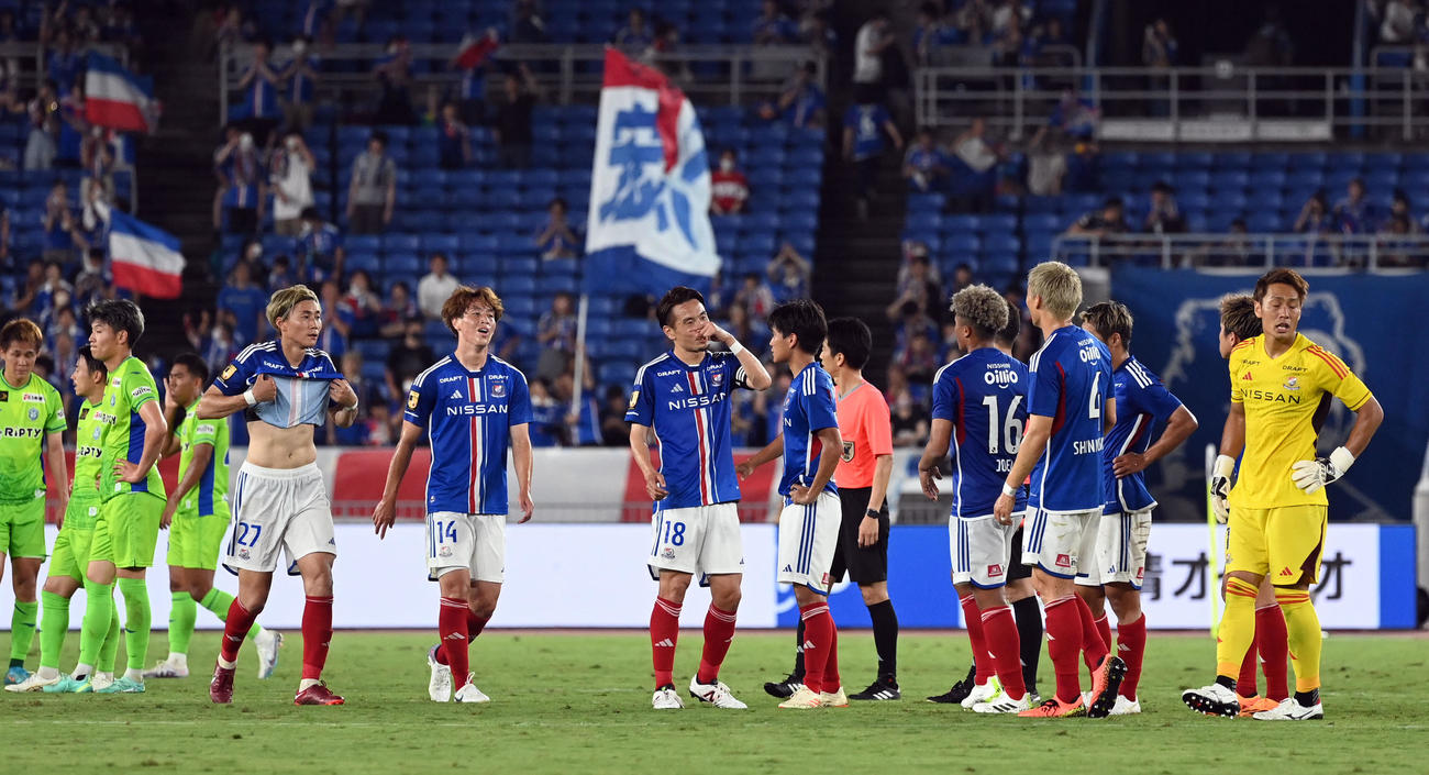 横浜対湘南　湘南に4－1と大勝した横浜（撮影・たえ見朱実）