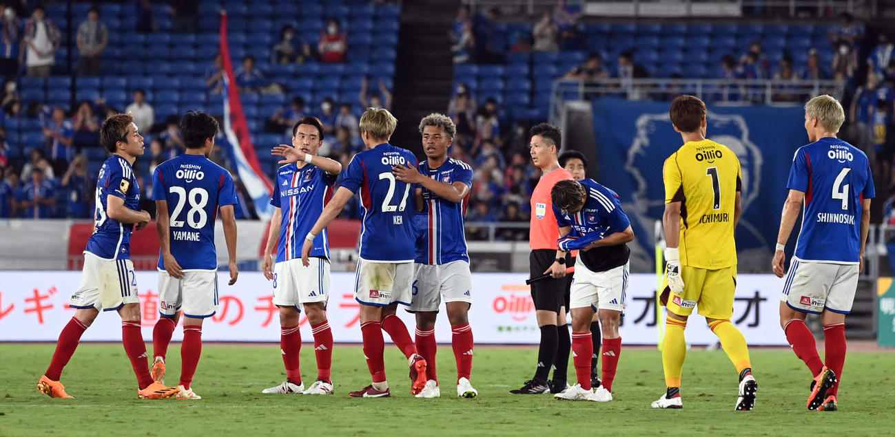 横浜対湘南　湘南に4－1と大勝した横浜（撮影・たえ見朱実）