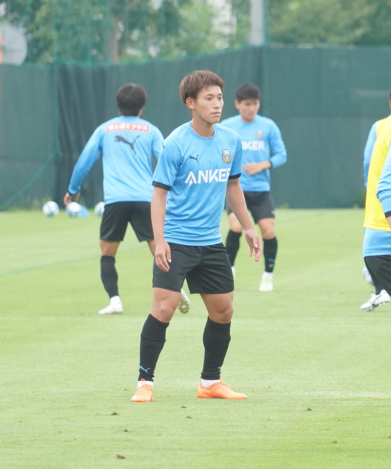 横浜FC戦に向けて練習に臨むMF橘田健人（撮影・佐藤成）