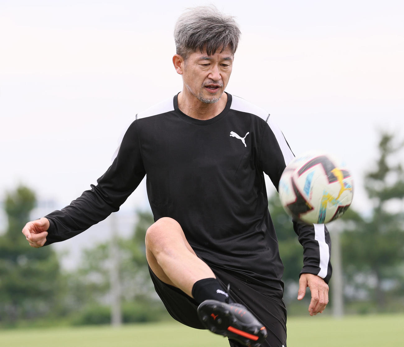 自主トレに励む三浦知良（2023年6月撮影）