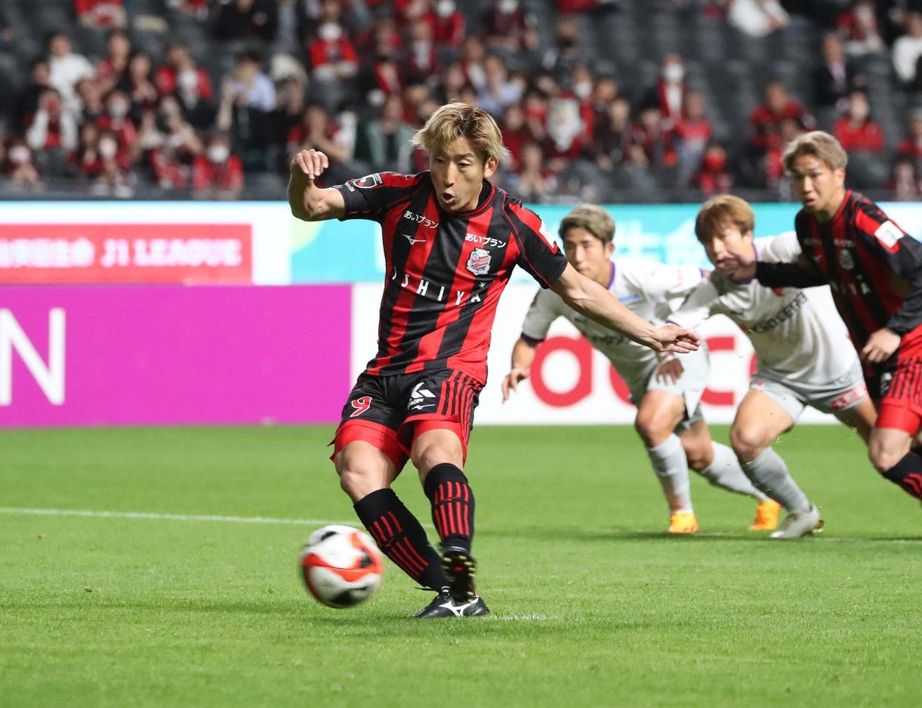 京都戦でPKを決める札幌金子（2023年5月19日撮影）