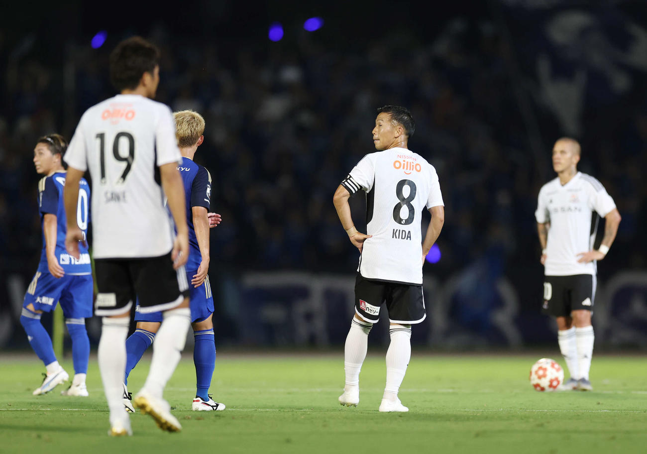 横浜対町田　前半、2失点目を許し、厳しい表情の横浜喜田（撮影・宮地輝）