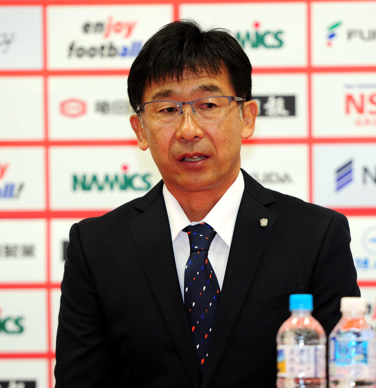 会見で今季の抱負を話す新潟L橋川和晃新監督