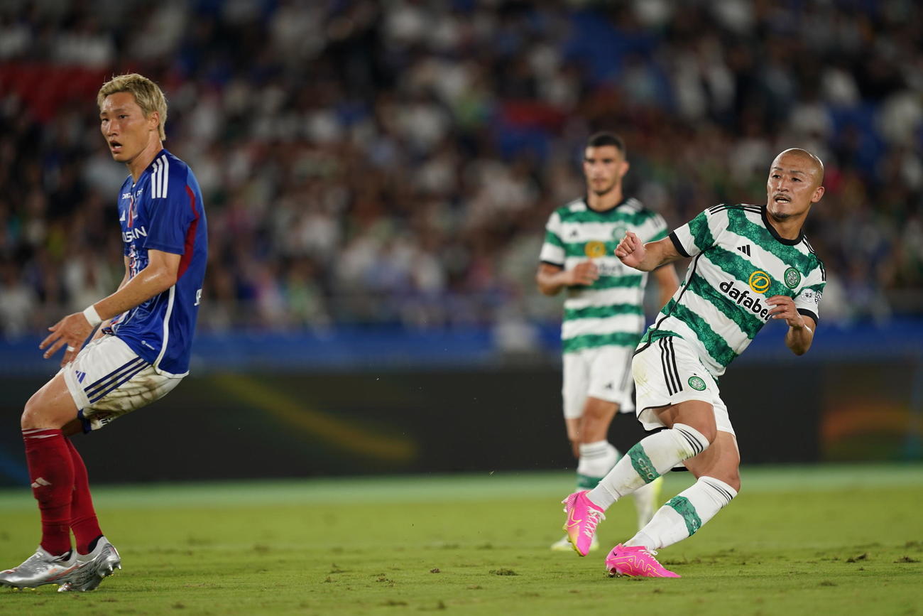 横浜対セルティック　前半、ハットトリックとなる自身3点目のゴールを決めるセルティック前田（撮影・井上学）