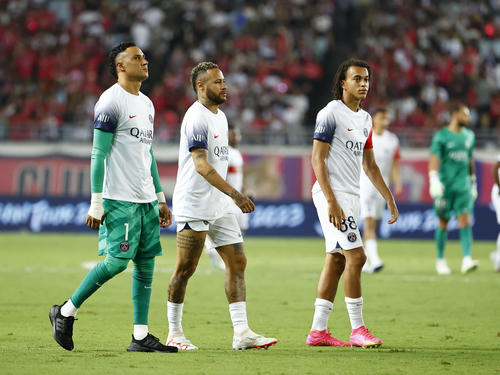 C大阪対パリ・サンジェルマン　試合を終え、ランニングに向かうパリ・サンジェルマンの（左から）GKケイロル・ナバス、ネイマール、イーサン・エムバぺ（撮影・藤尾明華）