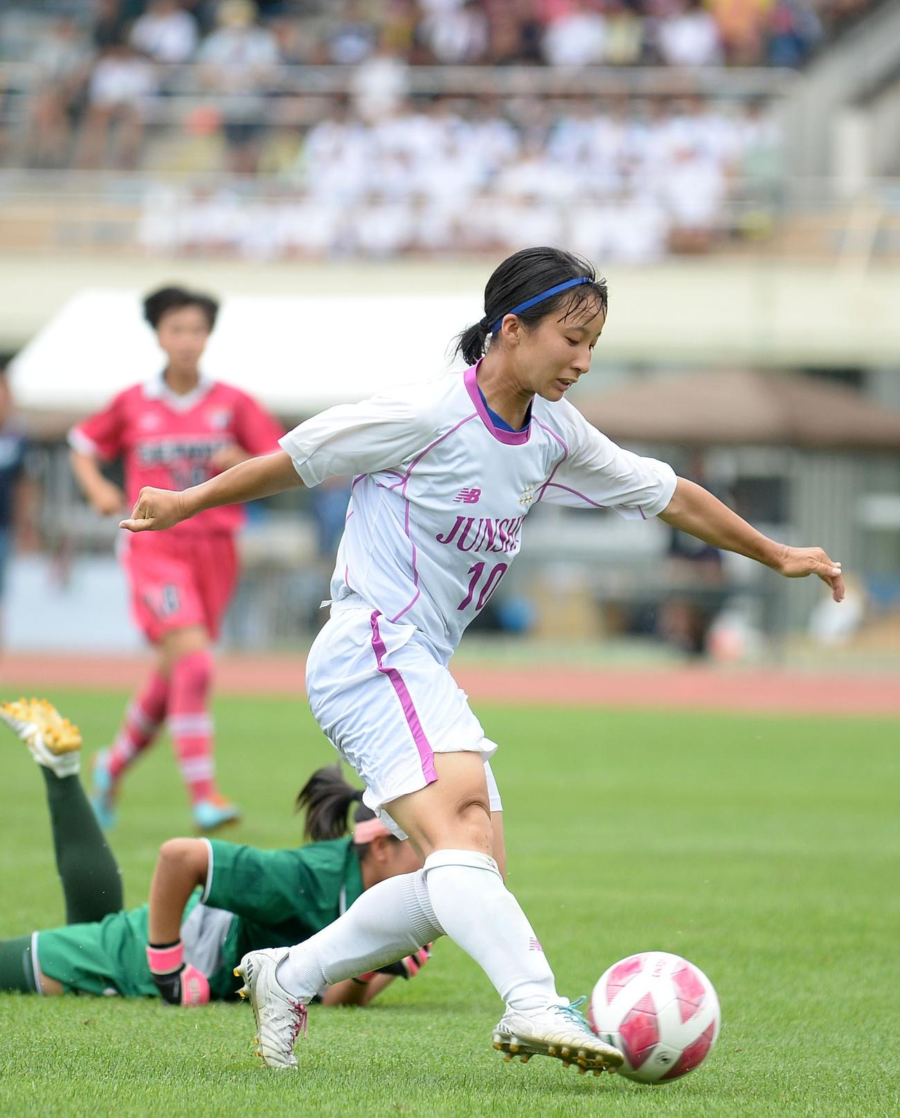 後半、チーム3点目を決める藤枝順心MF久保田