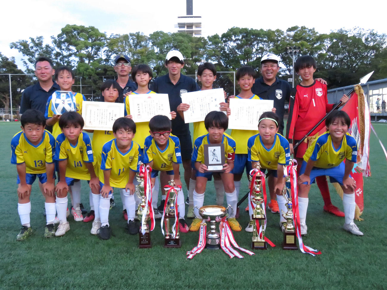 団地少年サッカーAクラスで優勝した横浜かもめSC A