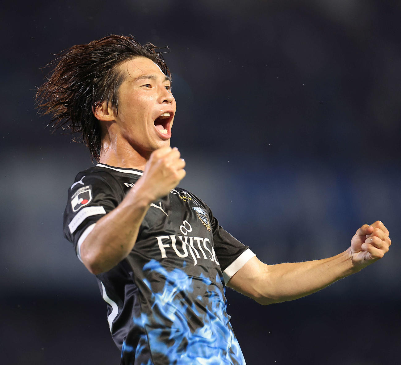 川崎F対G大阪　後半、同点ゴールを決め、ガッツポーズする川崎F瀬川（撮影・河田真司）