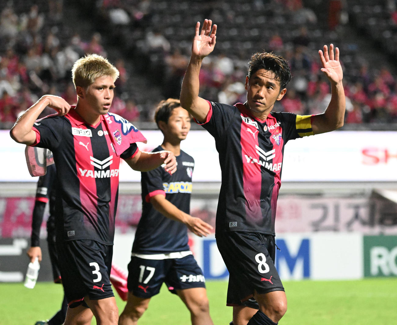 C大阪対東京　東京に敗れ天を仰ぐC大阪香川（撮影・和賀正仁）