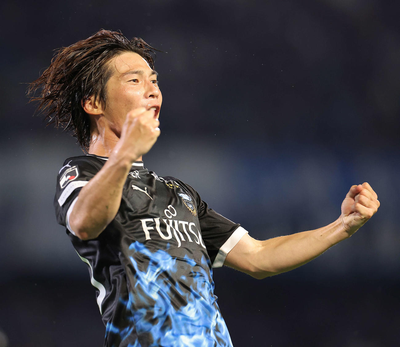 川崎F対G大阪　後半、同点ゴールを決め、ガッツポーズする川崎F瀬川（撮影・河田真司）