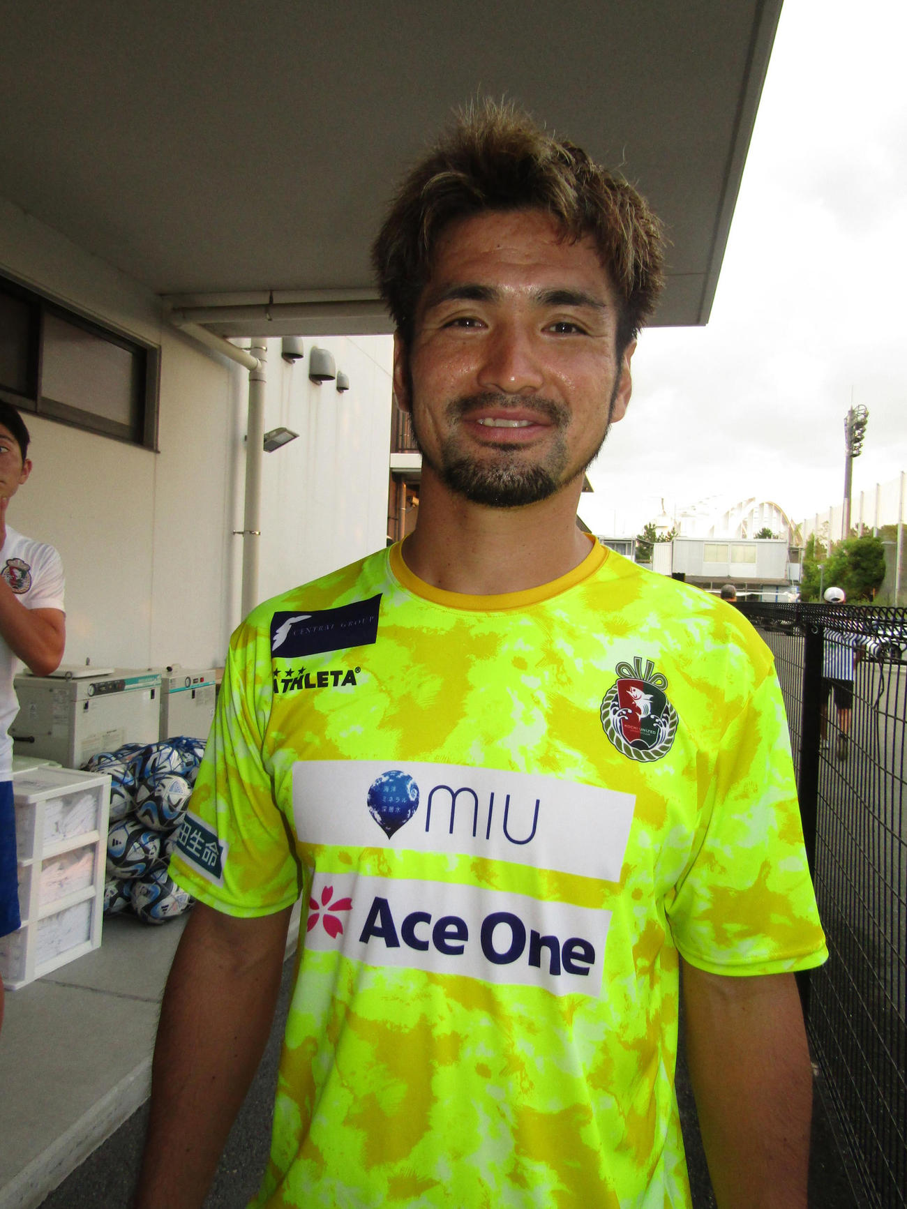 取材に応じた高知ユナイテッド横竹