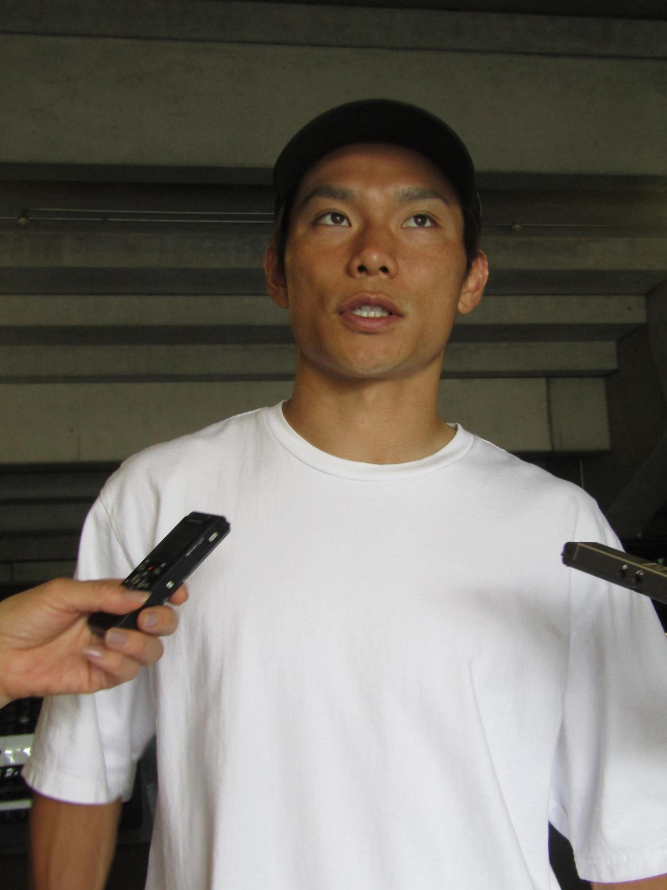取材に応じるG大阪黒川圭介