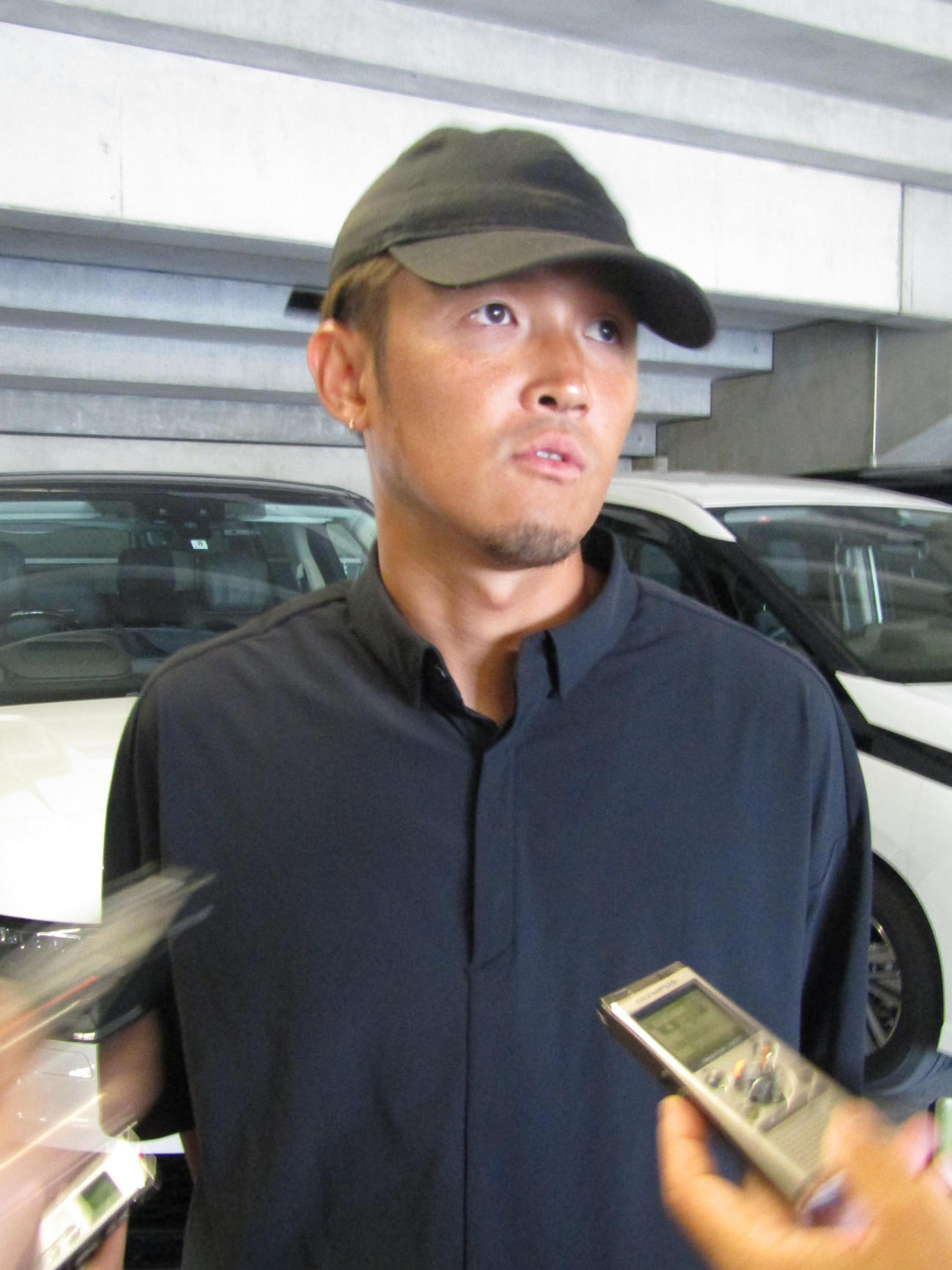 取材に応じるG大阪宇佐美