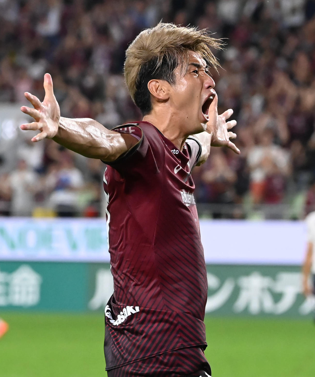 神戸対柏　後半、ゴールを決める神戸大迫（撮影・石井愛子）