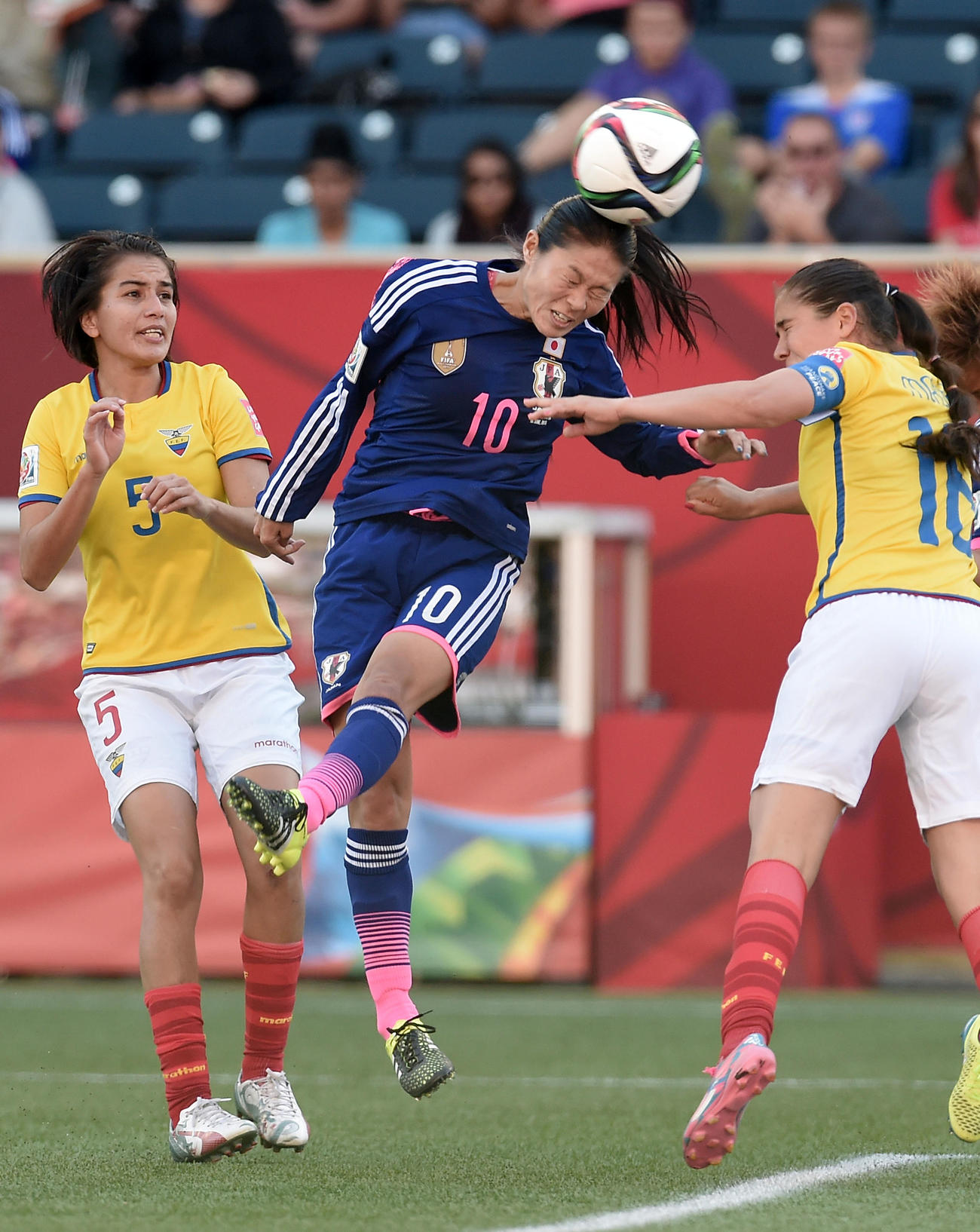 2015年6月　サッカー女子W杯カナダ大会でシュートを放つ澤