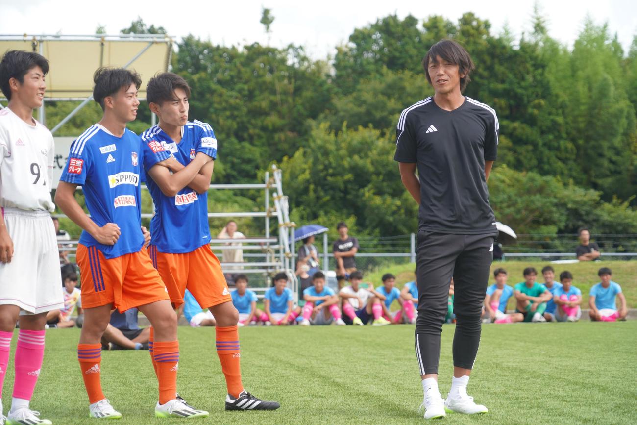 「アディダスフットボールレジェンドクリニック」に参加した中村俊輔（撮影・佐藤成）