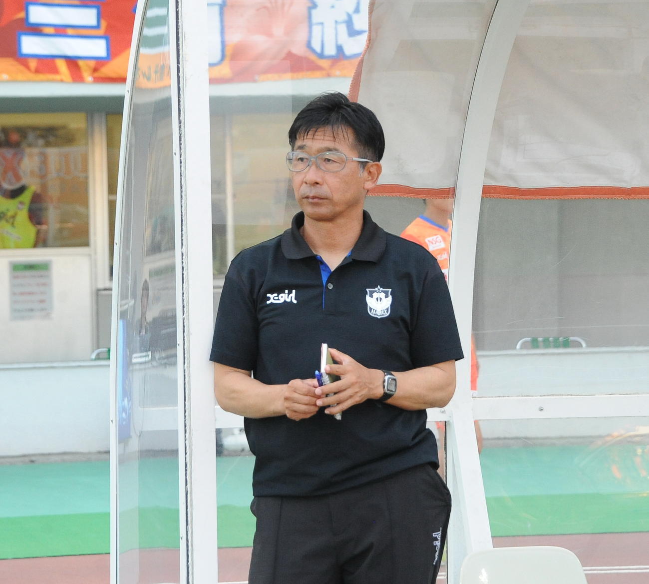 初陣を大勝で飾った橋川監督（撮影・小林忠）