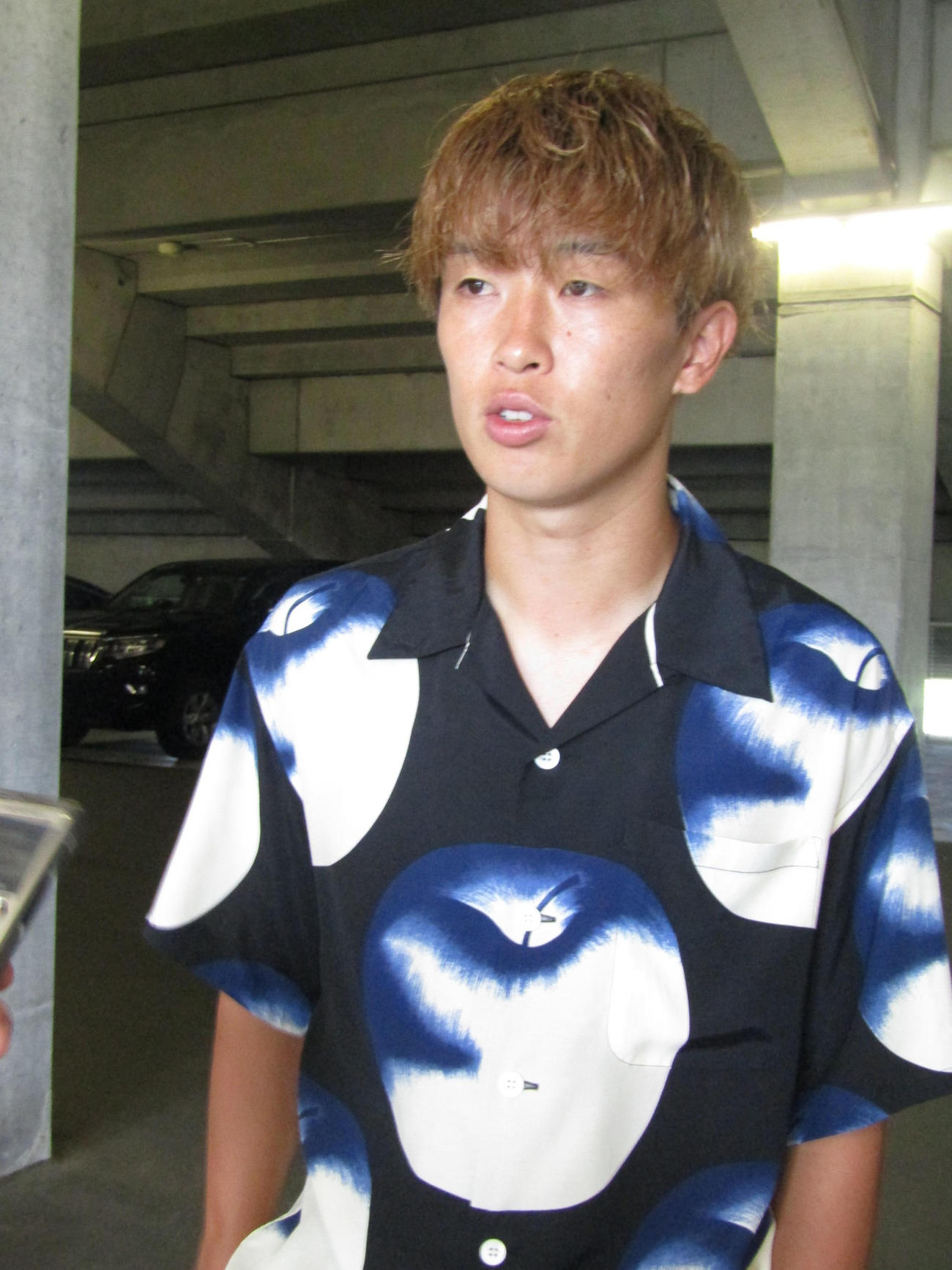 練習後に取材に応じるG大阪山本