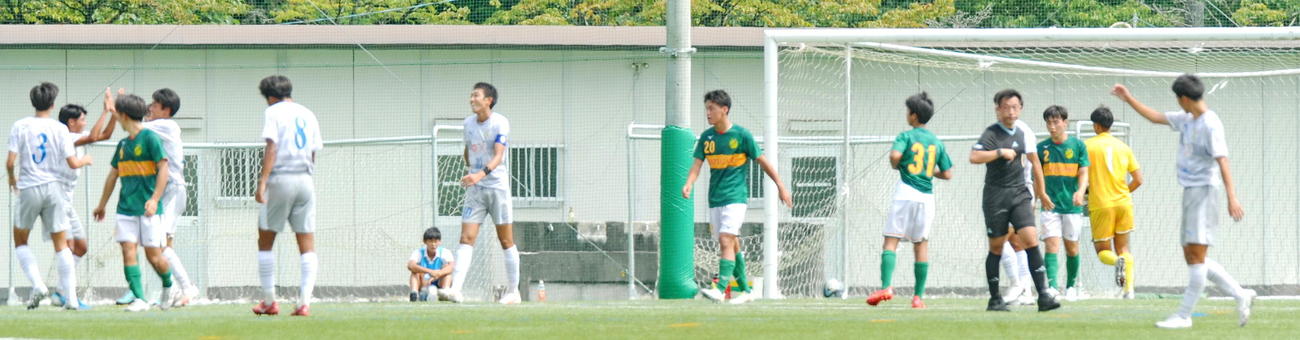 後半42分、ダメ押しの2点目を許した静岡学園イレブン　