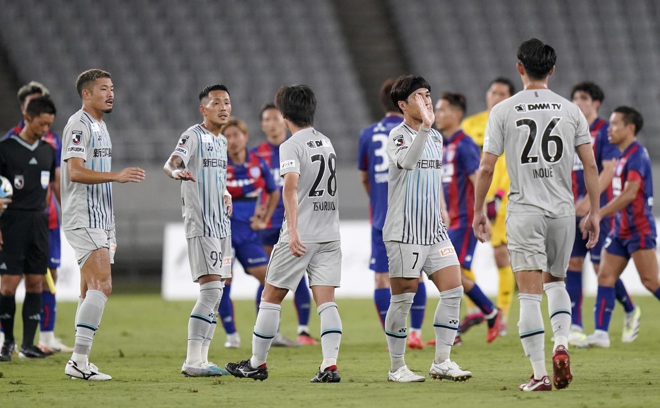FC東京に勝利した福岡イレブン（共同）