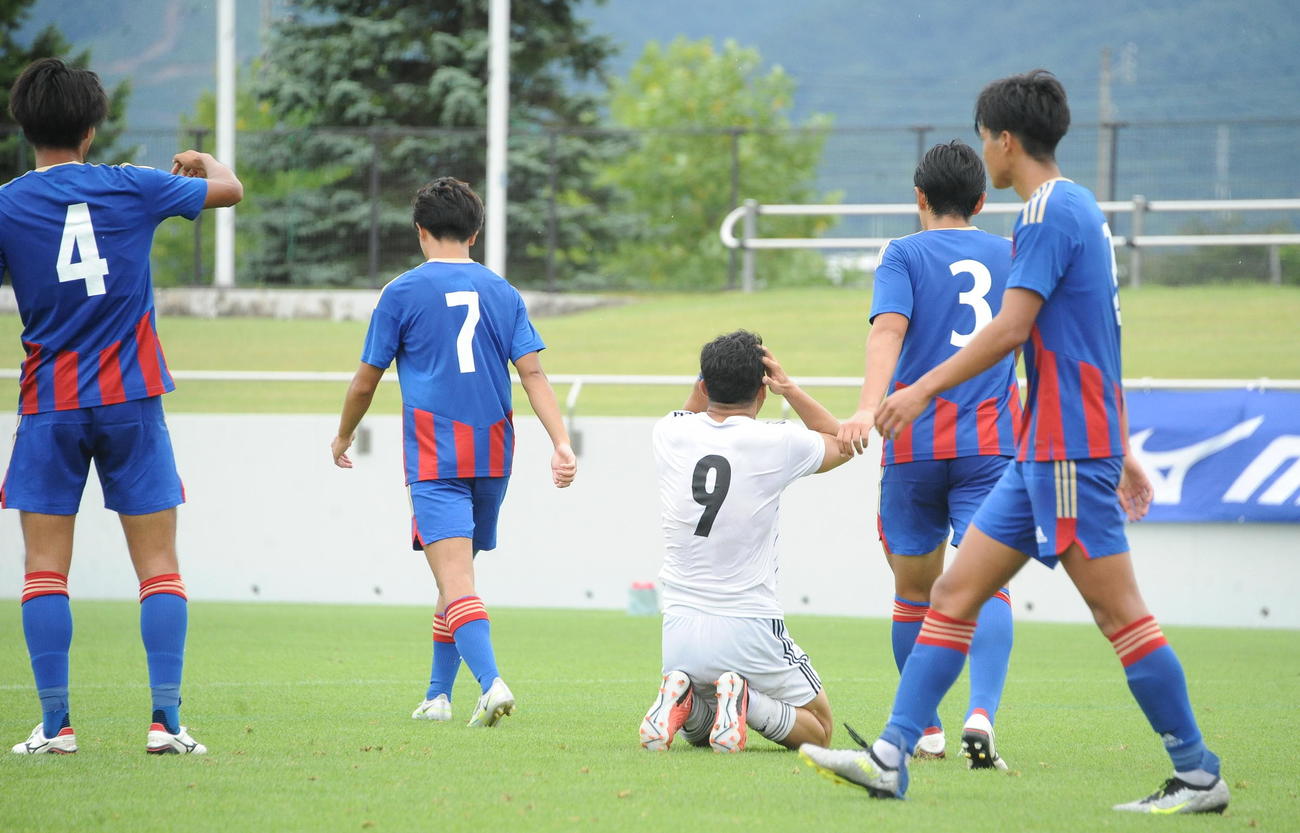 後半の好機を生かせず、頭を抱える田中