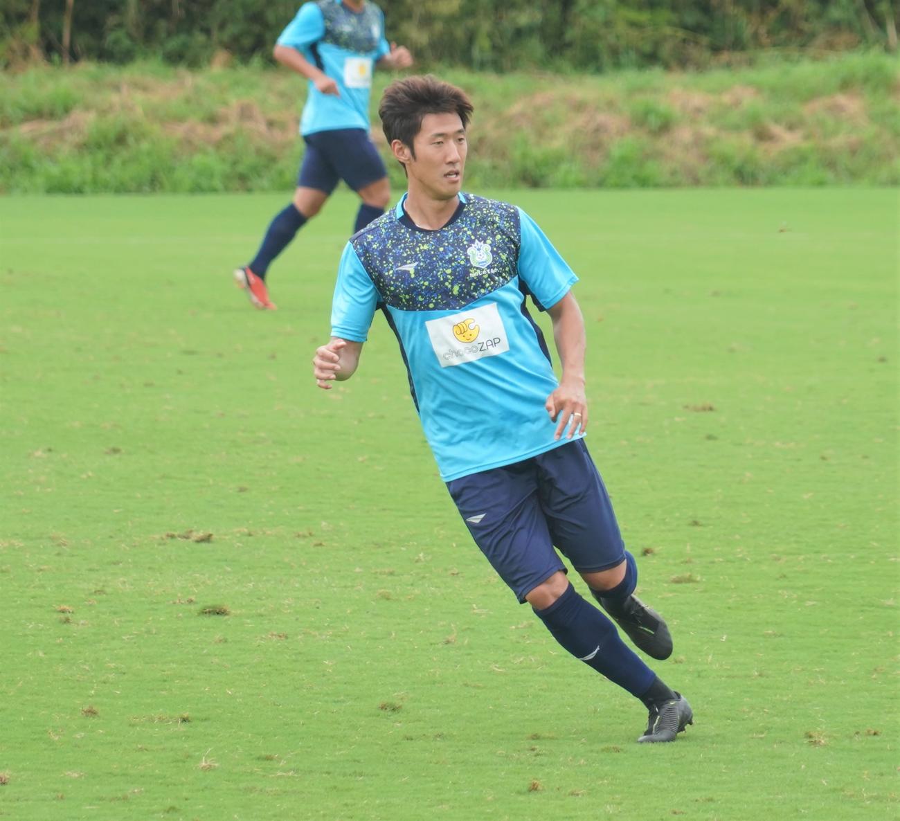 練習に臨む湘南ベルマーレDFキム・ミンテ（撮影・佐藤成）