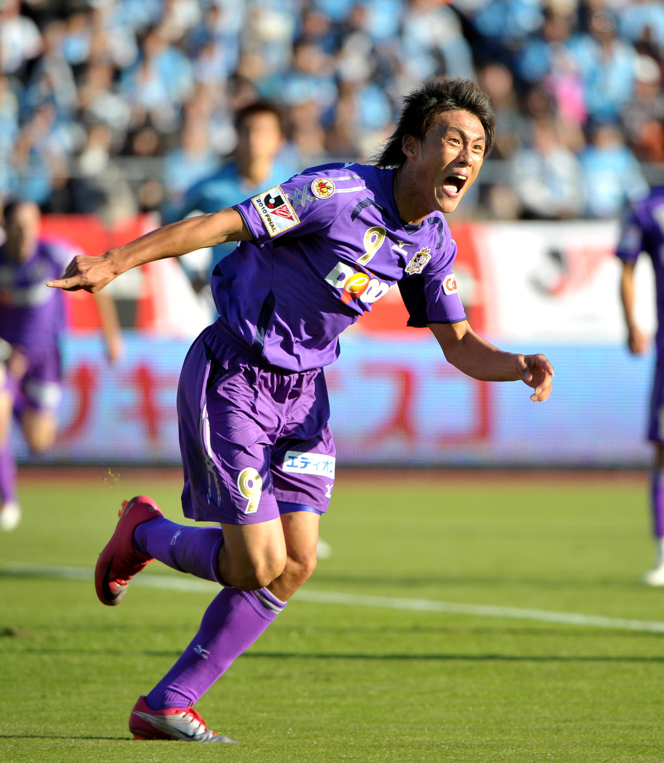 ナビスコ杯決勝　磐田対広島　前半43分、左足でゴールを決め雄たけびを上げる広島FW李忠成（2010年11月3日撮影）